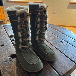 UGG Whitley boots sz sz 6
